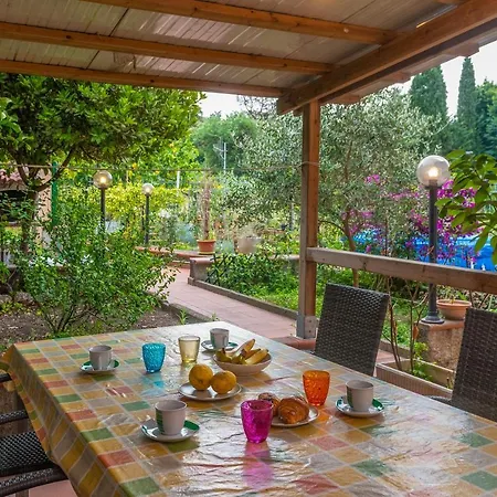 Eden House - With Garden & Parking Lejlighed