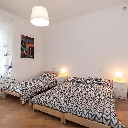 Eden House - With Garden & Parking Apartment