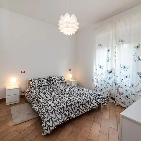 Eden House - With Garden & Parking Apartment *