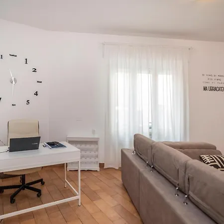 Eden House - With Garden & Parking Apartment *